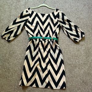 Woman’s Small Chevron Pocket Dress w/ belt